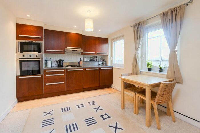 2 Bedroom Flat To Rent In Acton Street, London, WC1X