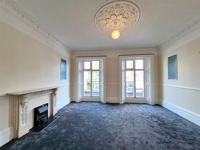 3 Bedroom Flat To Rent In Ladbroke Grove, London, W10