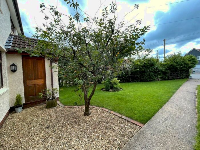 3 Bedroom Semi-Detached House For Sale In Crabtree Close, Dundry, BS41