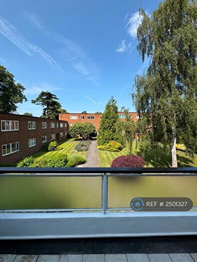 3 Bedroom Flat To Rent In Hillside Road, St. Albans, AL1