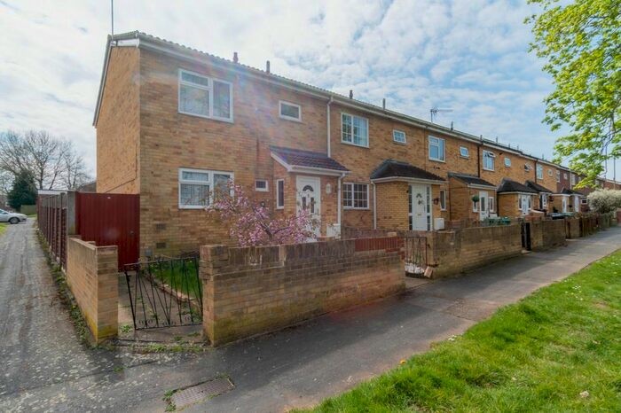3 Bedroom Terraced House To Rent In Pershore Road, Basingstoke, Hampshire, RG24