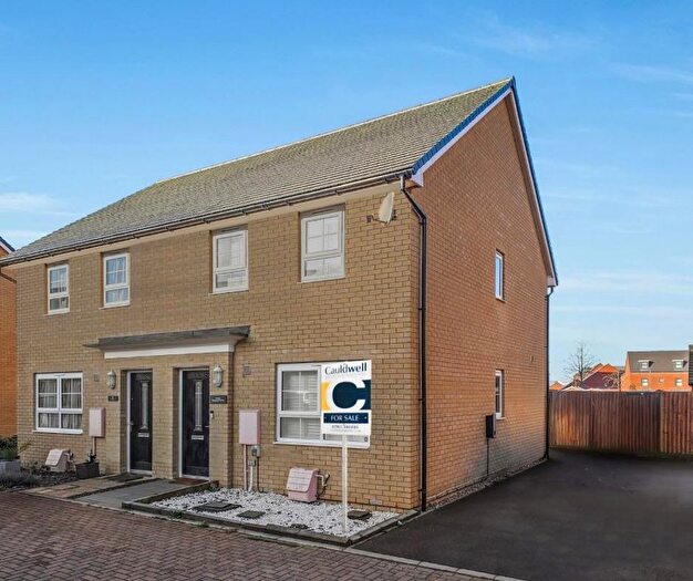 3 Bedroom Semi Detached House For Sale In Sheppard Grove, Eagle Farm South, Milton Keynes, MK17