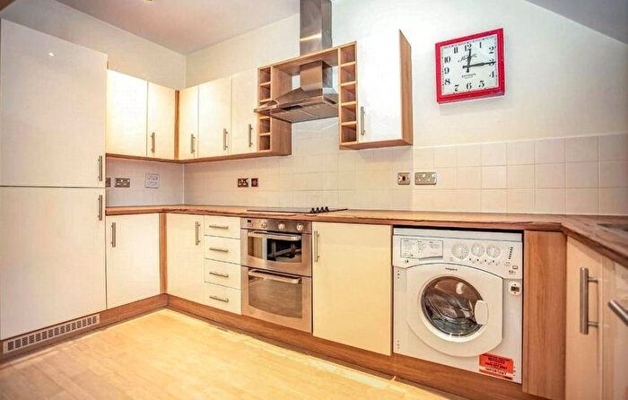2 Bedroom Flat To Rent In Lockhart Road, Watford, WD17