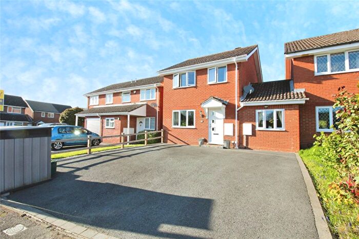 4 Bedroom Link Detached House For Sale In Calbourne Drive, Calcot, Reading, RG31