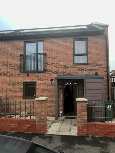 4 Bedroom End Of Terrace House To Rent In Ager Avenue, Dageham RM8