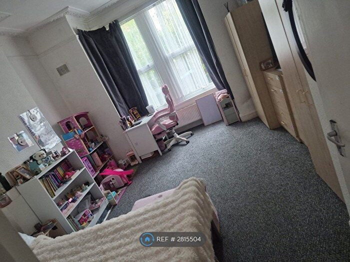 2 Bedroom Flat To Rent In Lascotts Road, London, N22