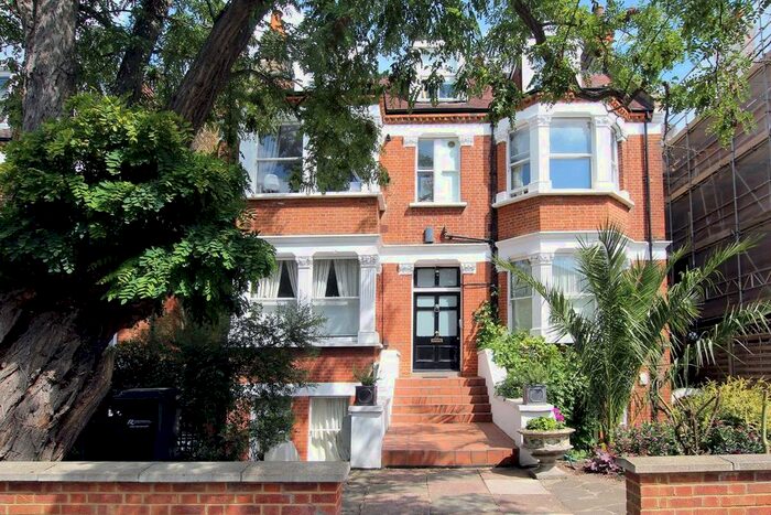 1 Bedroom Flat To Rent In Kings Road, Richmond, TW10