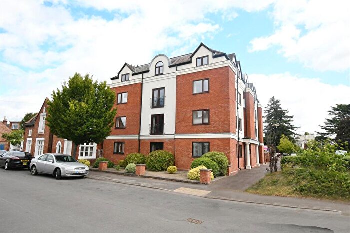 2 Bedroom Flat For Sale In Russell Terrace, Leamington Spa, CV31