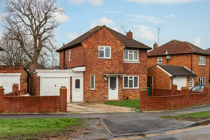 3 Bedroom Detached House To Rent In Sangers Drive, Horley, RH6