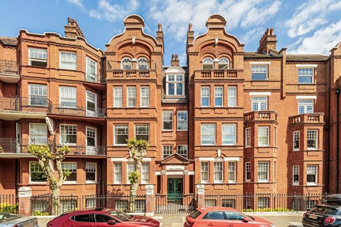 2 Bedroom Flat For Sale In Hamlet Gardens, Hammersmith, W6