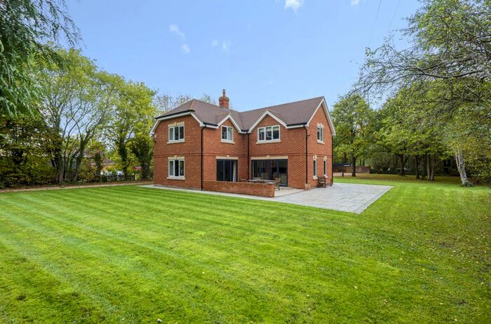 4 Bedroom Detached House To Rent In Park Lane, Finchampstead, RG40