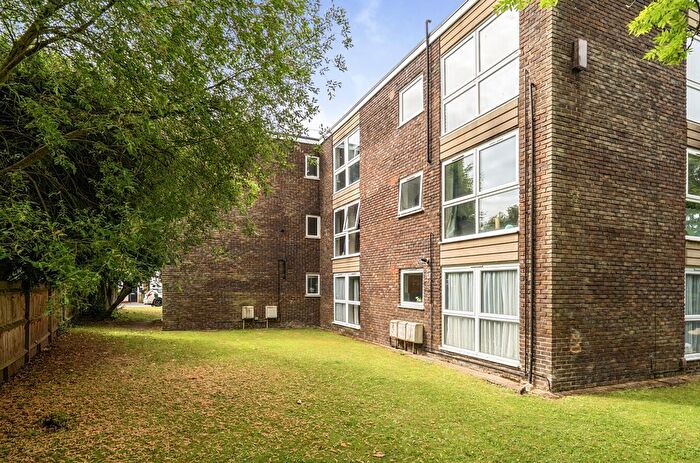 2 Bedroom Flat For Sale In Burwood Road, Walton-On-Thames, Surrey, KT12