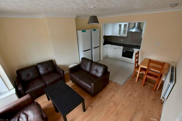 5 Bedroom Detached House To Rent In Raleigh Road, Wallisdown, BH12