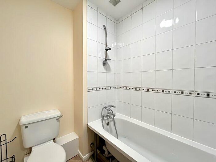 2 Bedroom Apartment To Rent In Coal Court, Columbia Wharf Road, Grays, RM17