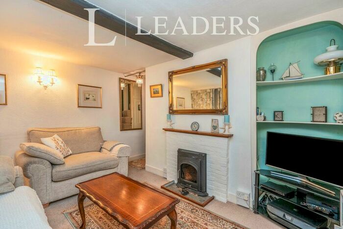 2 Bedroom Cottage To Rent In Castle Street, PO16