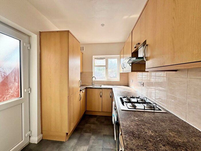 2 Bedroom Maisonette To Rent In Clifton Road, SL1