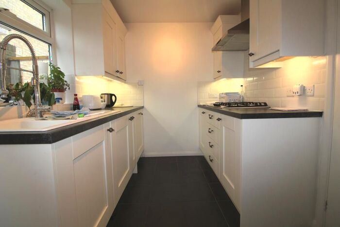 4 Bedroom Semi-Detached House To Rent In Holbeck Lane, Cheshunt, Waltham Cross, EN7