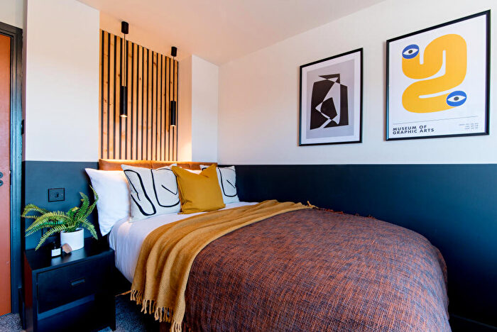 6 Bedroom Terraced House To Rent In West End // Bed & Bath // July, LN1