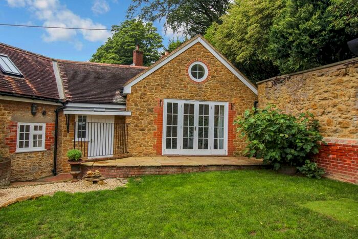 4 Bedroom Flat To Rent In Cucklington, Wincanton, BA9