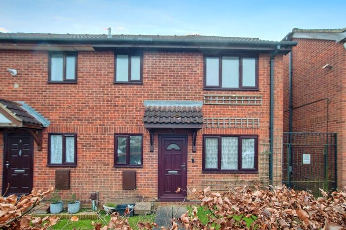 1 Bedroom Maisonette To Rent In St. Andrews Terrace, Prestwick Road, Watford, WD19