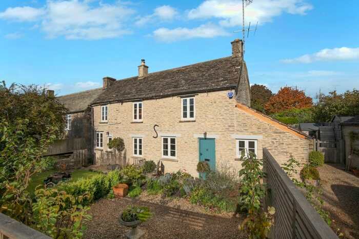 3 Bedroom Detached House For Sale In London Road, Poulton, Cirencester, Gloucestershire, GL7