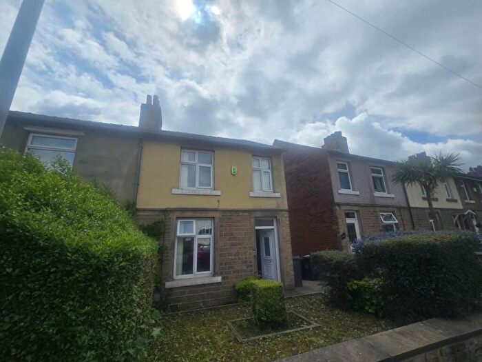 4 Bedroom End Of Terrace House For Sale In Long Lane, Huddersfield, West Yorkshire, HD5