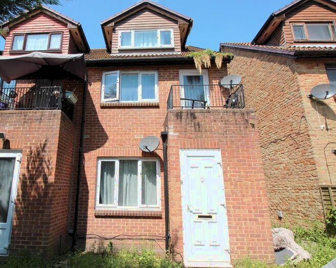 1 Bedroom Maisonette To Rent In Wallace Close, London, SE28