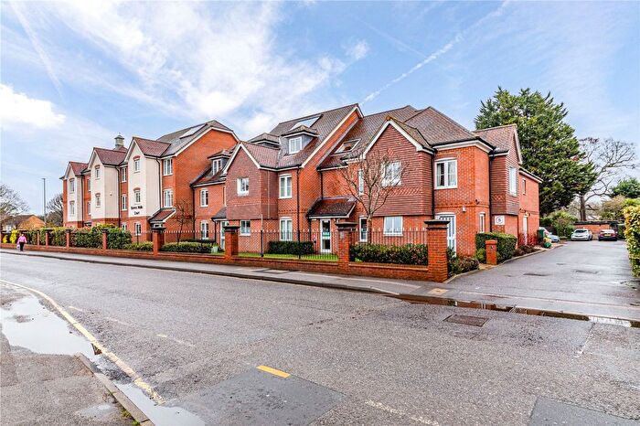 1 Bedroom Flat For Sale In Oyster Lane, Byfleet, West Byfleet, Surrey, KT14