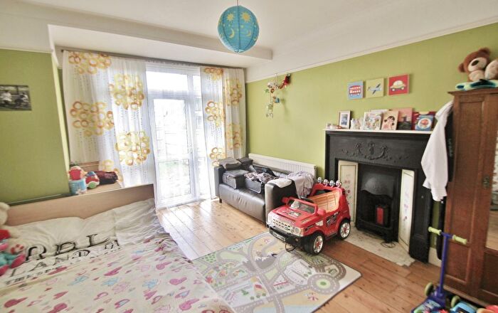 1 Bedroom Flat To Rent In Eastfields Road, Ealing, W3