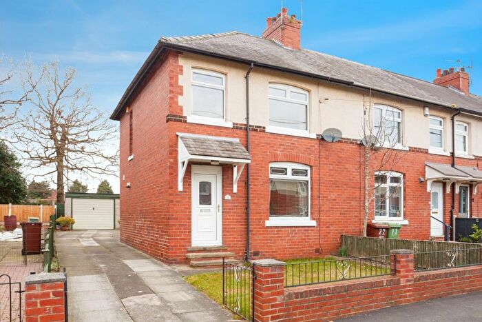 3 Bedroom Town House For Sale In Moorhouse Avenue, Stanley, Wakefield, WF3