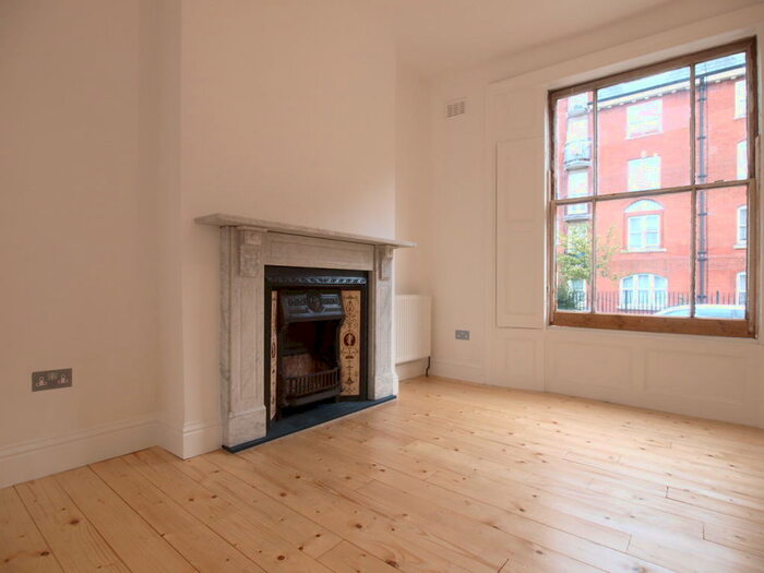 2 Bedroom Flat To Rent In Navarino Road, London Fields, E8