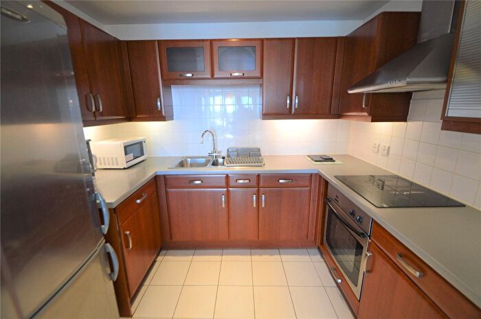 2 Bedroom Flat To Rent In Skyline Court, Park Lane, Croydon, CR0