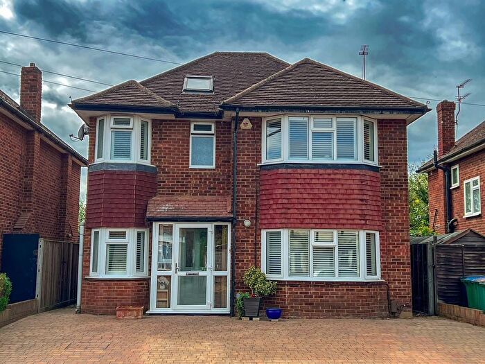 4 Bedroom Detached House For Sale In High Street, West Molesey, KT8