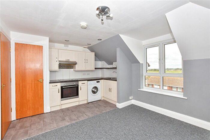 2 Bedroom Flat For Sale In Mountfield Road, New Romney, Kent, TN28