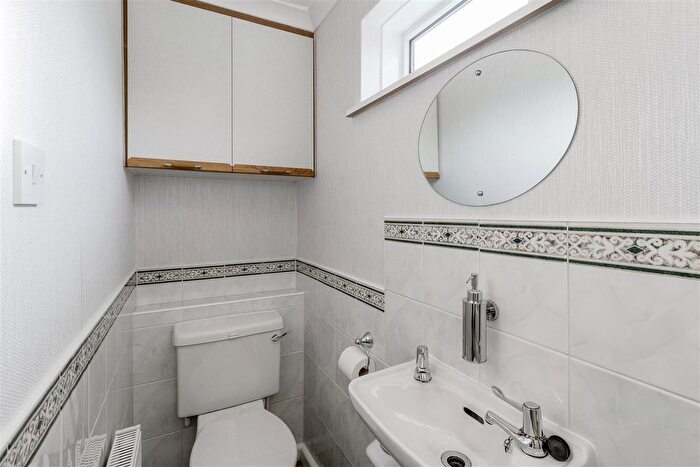 4 Bedroom Detached House For Sale In Oakley Drive, Wellingborough, NN8