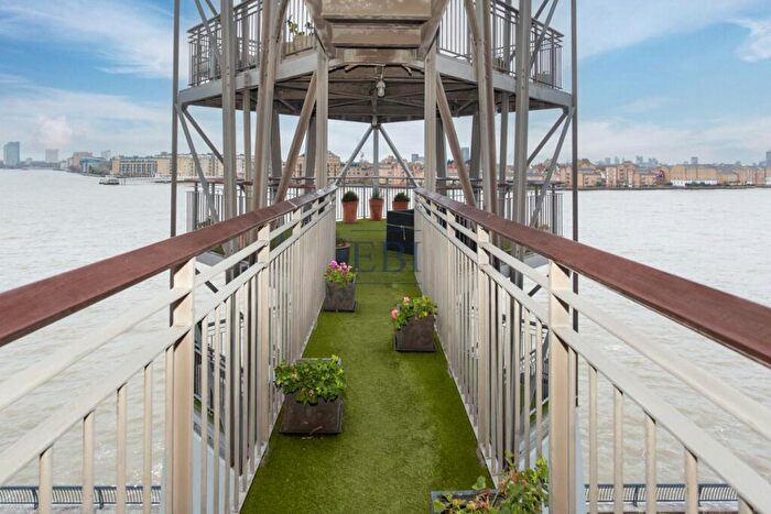 3 Bedroom Apartment For Sale In Dundee Wharf, Three Colt Street, Canary Wharf, E14