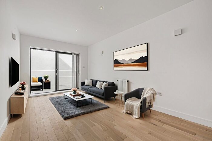 2 Bedroom Flat For Sale In Lillium Mews, Wimbledon, London, SW19