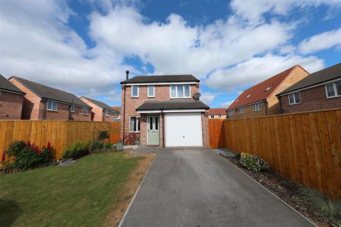 3 Bedroom Detached House For Sale In Chartwell Gardens, Kingswood, Hull, HU7