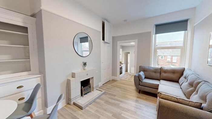 3 Bedroom Flat To Rent In Biddlestone Road, NE6