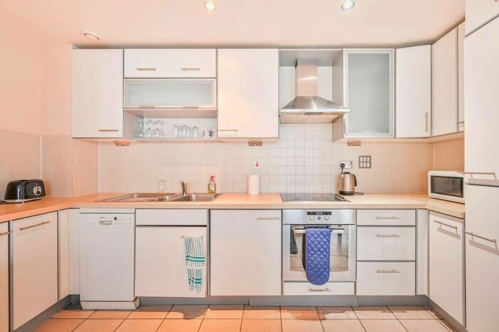 1 Bedroom Flat To Rent In Baltic Apartments, Docklands, E16