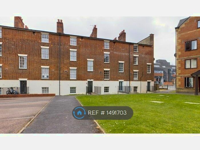 2 Bedroom Maisonette To Rent In Regent Court, Reading, RG1