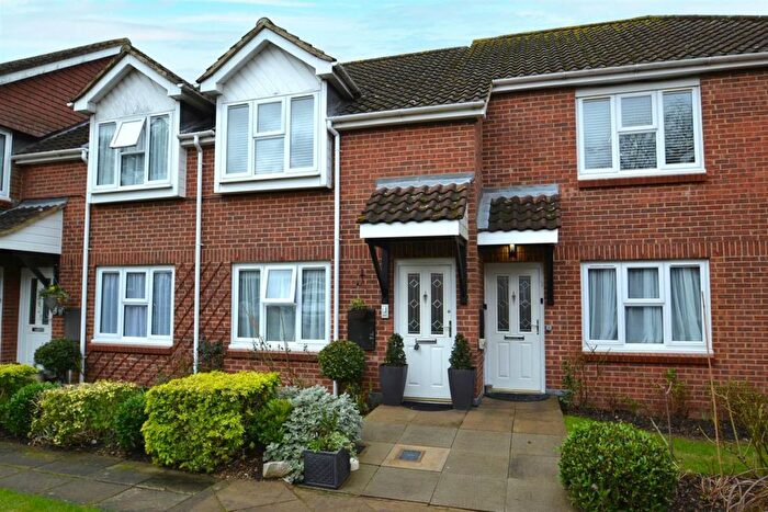 2 Bedroom Flat For Sale In Yew Tree Court, Barnet Lane, Borehamwood, Hertfordshire, WD6