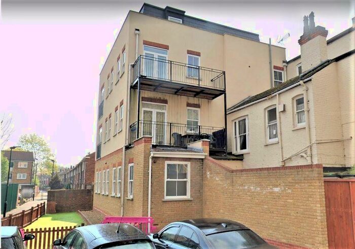 3 Bedroom Apartment To Rent In Lynton House, Albert Walk, E16