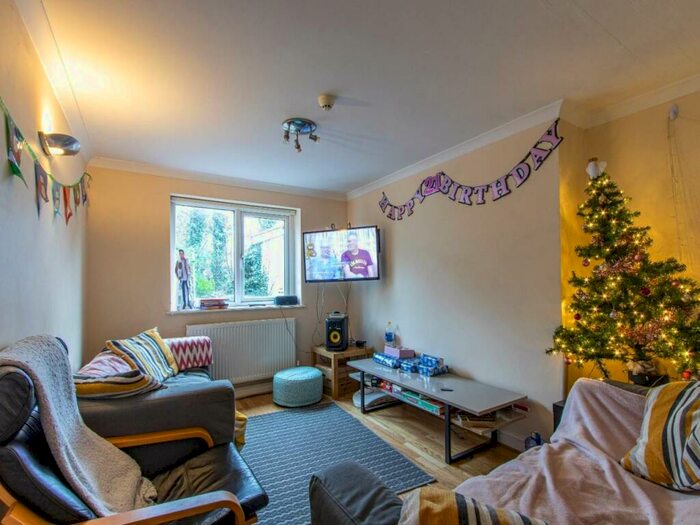 7 Bedroom Terraced House To Rent In Flora Street, Cathays, Cardiff, CF24