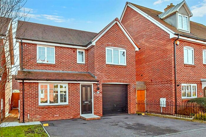 4 Bedroom Detached House For Sale In Rhodes Way, Billingshurst, West Sussex, RH14