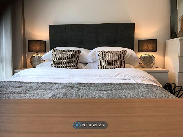 2 Bedroom Flat To Rent In Banister Road, London, W10