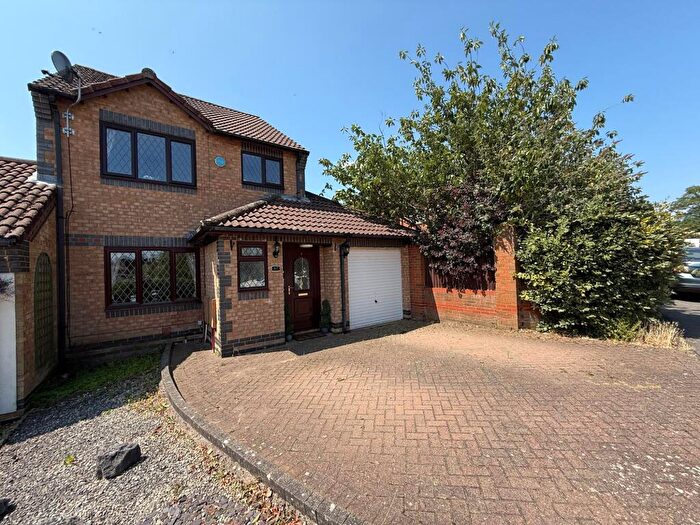 3 Bedroom Link Detached House For Sale In Malthouse Green, Luton, LU2