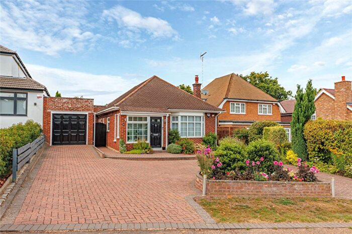 2 Bedroom Bungalow For Sale In Links Drive, Radlett, Hertfordshire, WD7