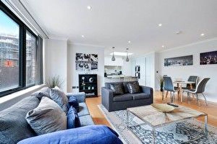 2 Bedroom Flat To Rent In High Street, Brentford, TW8