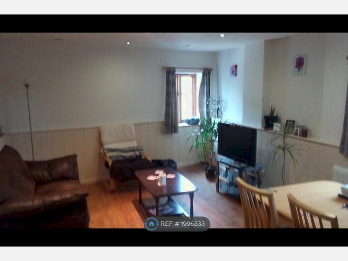 1 Bedroom Flat To Rent In Barrington Street, Tiverton, EX16